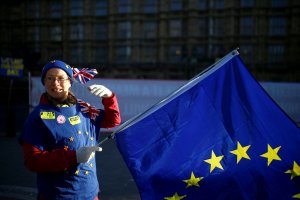 La UE ofrece aclaraciones mientras espera al voto del brexit en Londres