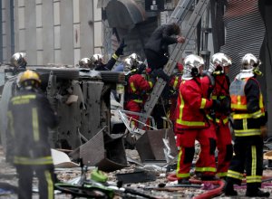 Dos bomberos muertos en la explosión por fuga de gas en un edificio de París