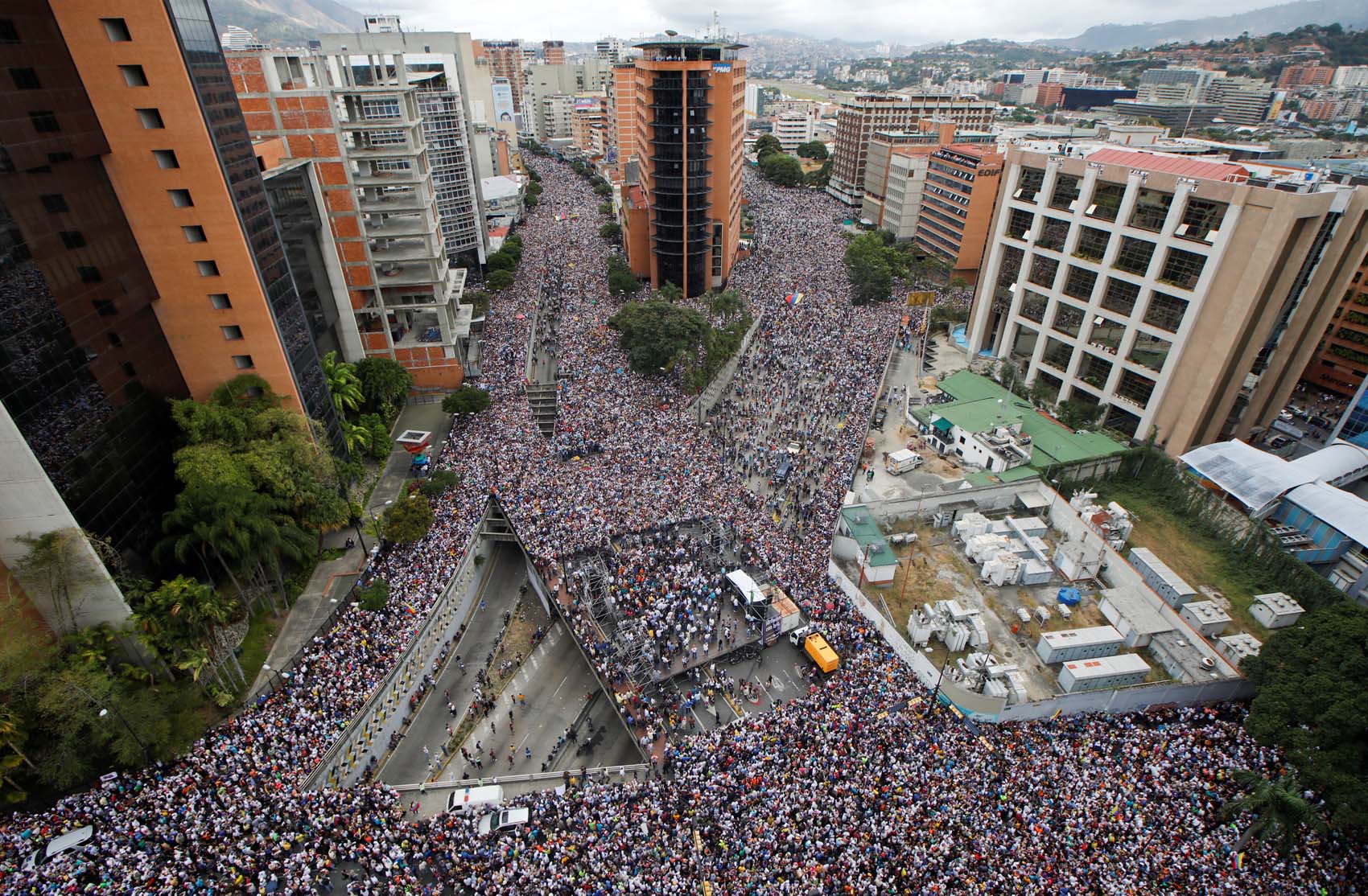 FOTOS que dan la vuelta al mundo: El rechazo a Maduro y el impactante respaldo a Guaidó #23Ene