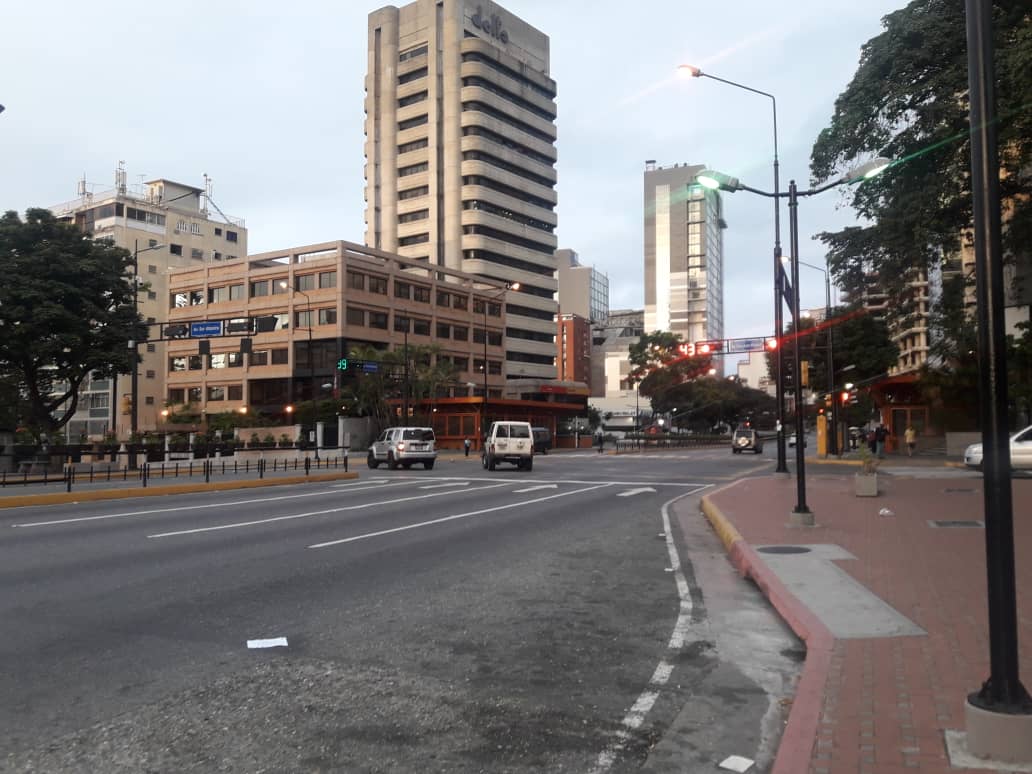 Vacías… Así amanecieron las calles de Caracas #23Ene (FOTOS)