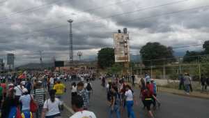 ¡Represión y más represión! Cagua recibe gas del bueno #23Ene (video)