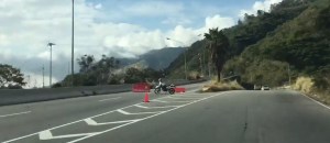 Arboles caídos dejan atrapados a varios conductores en la Cota Mil #6Oct (VIDEO)