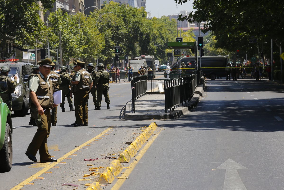 Sube a 5 el número de heridos por explosión en parada de autobús en Santiago