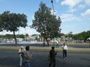 GNB reprime protesta en Barquisimeto contra juramentación de Maduro #10Ene (Video)