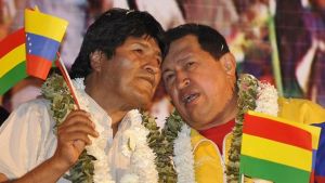 Bolivianos se alistan para derribar una estatua de Chávez durante protesta contra Evo (VIDEO)
