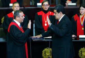 Konzapata: Hay más enredos en el juramento que le tomó Maikel Moreno a Maduro