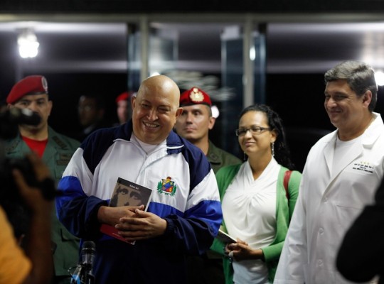Earle Siso, el nuevo director del Hospital Universitario, aseguró que Chávez estaba “curado” de cáncer