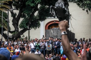Guaidó convoca a concentración para este sábado en la Plaza Alfredo Sadel