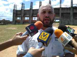 Iván Yáñez denuncia acoso de los esbirros de Maduro: Sigo en Guayana y no pienso huir