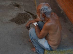 Abuelo es golpeado y abandonado en hospital de Barquisimeto: Yo no soy de aquí