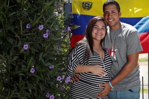 De Venezuela a Argentina, a pie, para llegar al nacimiento de su hijo