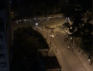 Denuncian que grupos armados arremeten contra residencia “La Avileña” frente a la plaza Andrés Bello