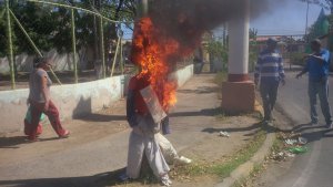 Realizan la quema de “Maduro usurpador” en protesta contra la juramentación #10Ene (video)