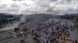 Fuerte represión a manifestantes en el Distribuidor Altamira #23Ene (Videos)