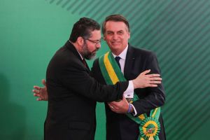 Bolsonaro no fue elegido para tomar Brasil como lo encontró
