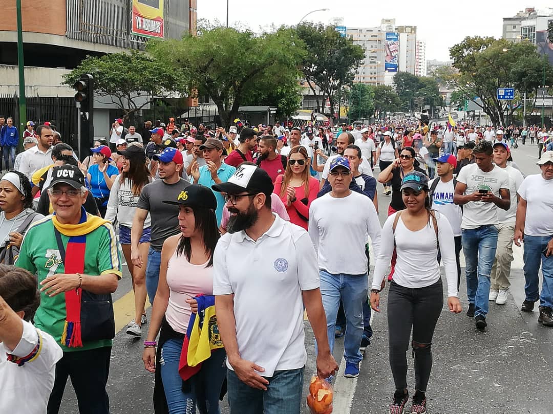 11:00 am Miles de manifestantes toman la avenida Francisco de Miranda en rechazo a la usurpación de Maduro (Fotos) #23Ene