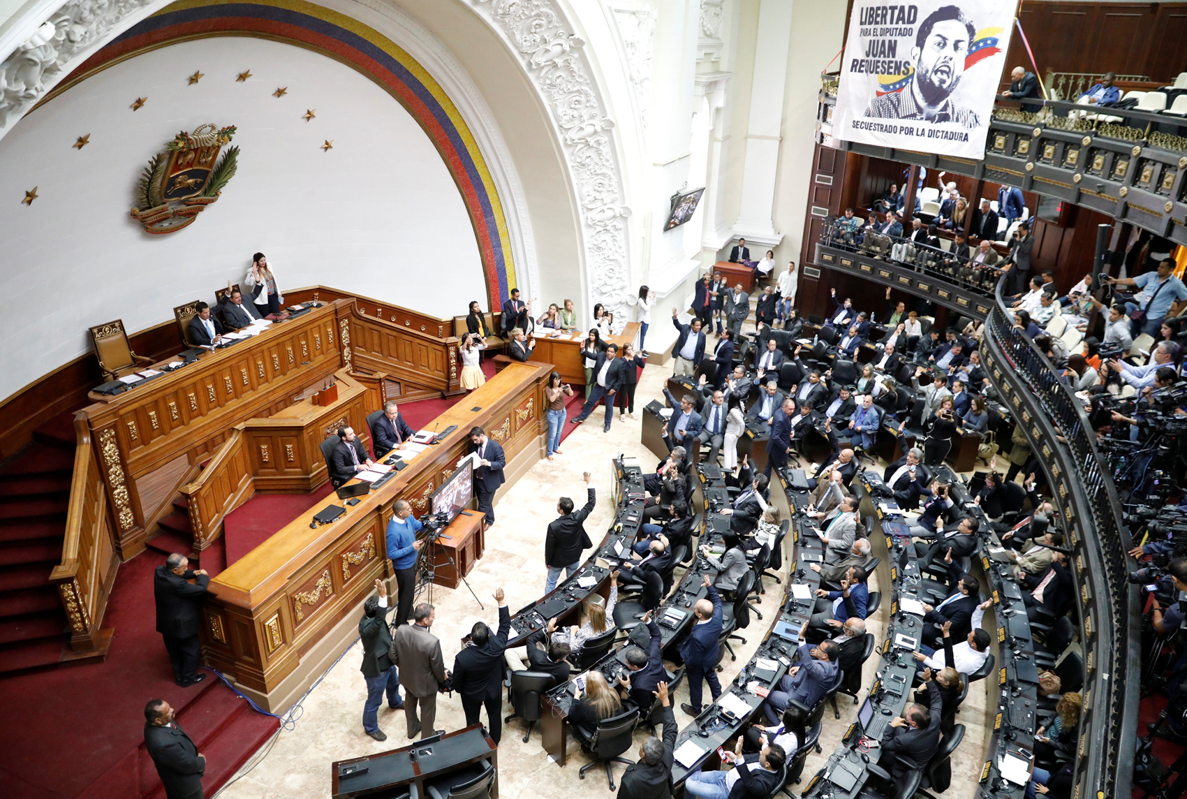 AN aprueba propuesta de acuerdo sobre estatus migratorio de venezolanos en el exterior (Videos)