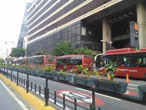 Decenas de autobuses y perreras llegan a Caracas este #10Ene (video)