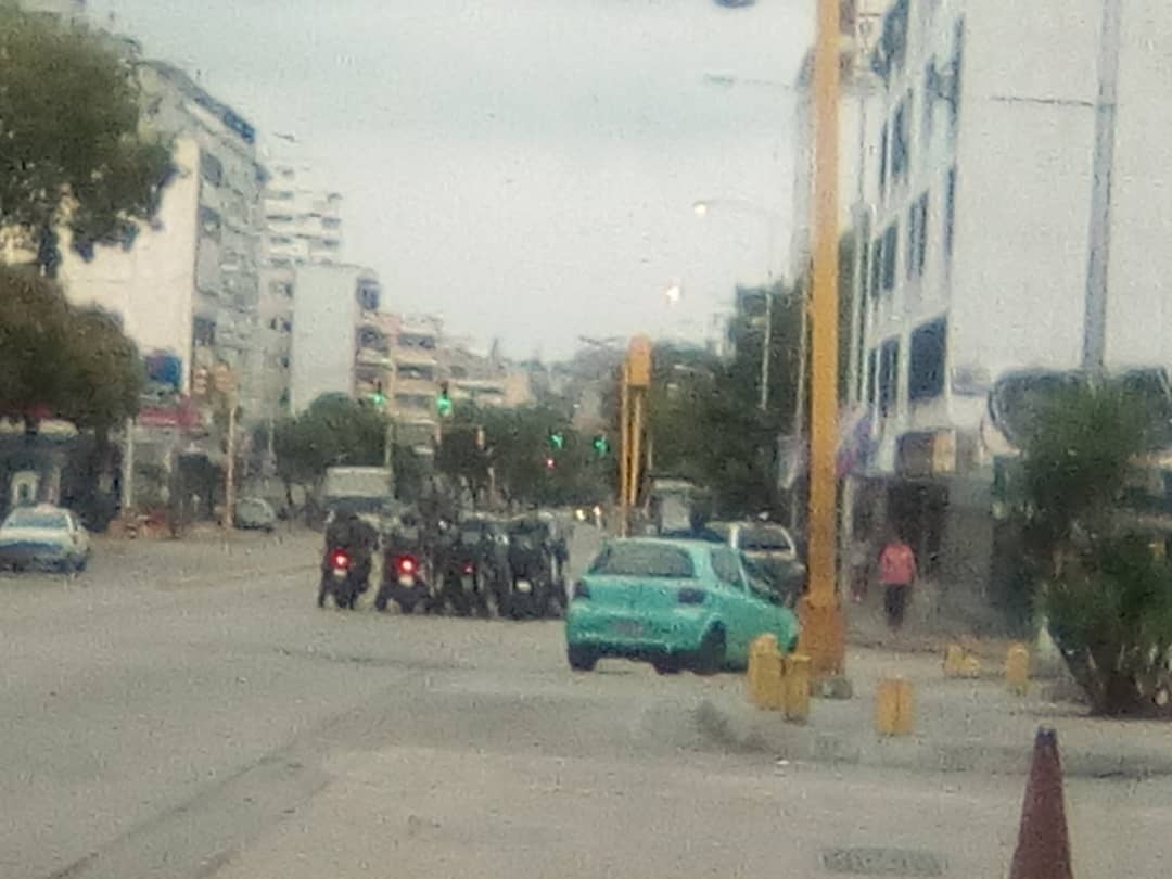Fuerzas del régimen de Maduro comienzan a llegar a la avenida Victoria #23Ene