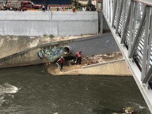 Hallan cuerpo sin vida en el río Guaire a la altura de Las Mercedes (Foto) #18May