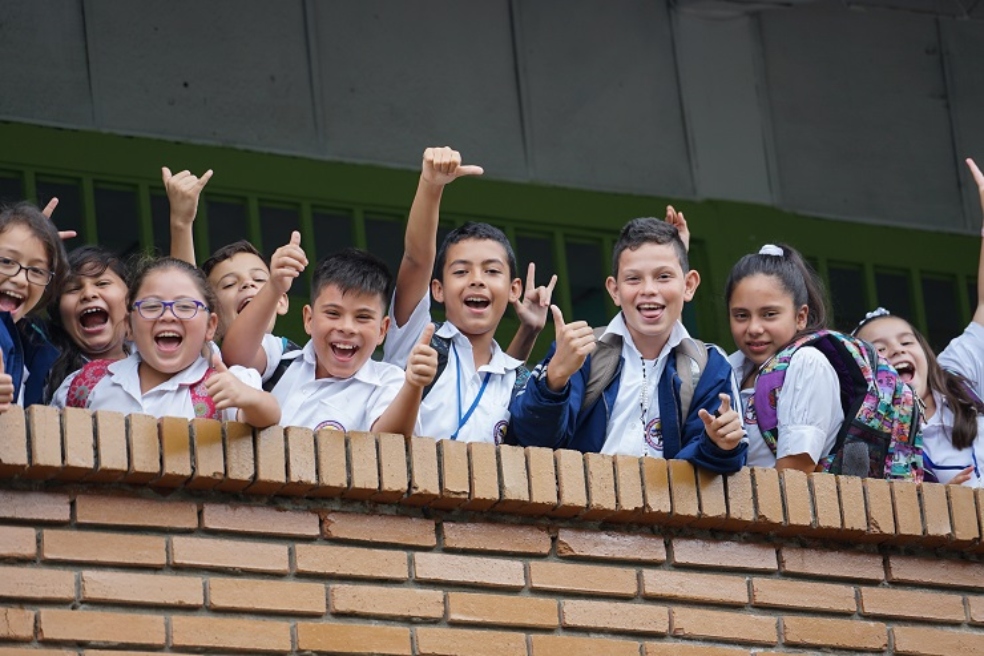 Colegios públicos de Colombia abren matrículas para niños venezolanos