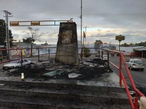 LA FOTO: Lo que quedó de la estatua de Chávez en San Félix