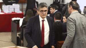 Fiscal peruano se declara indignado por destitución y dice que defenderá su fuero