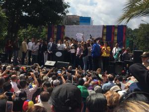 Juan Guaidó: Ayer el mundo desconoció a Maduro y hoy el pueblo está en la calle