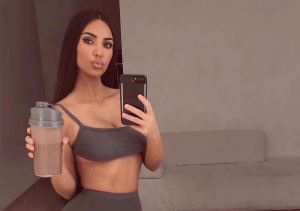 ¡Una diosa! Kim Kardashian posó con una mini-lencería y el resultado fue explosivo