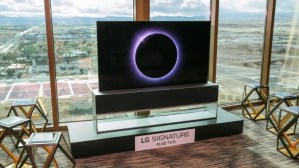 LG sacará al mercado este año un televisor que se enrolla sobre sí mismo (Video)