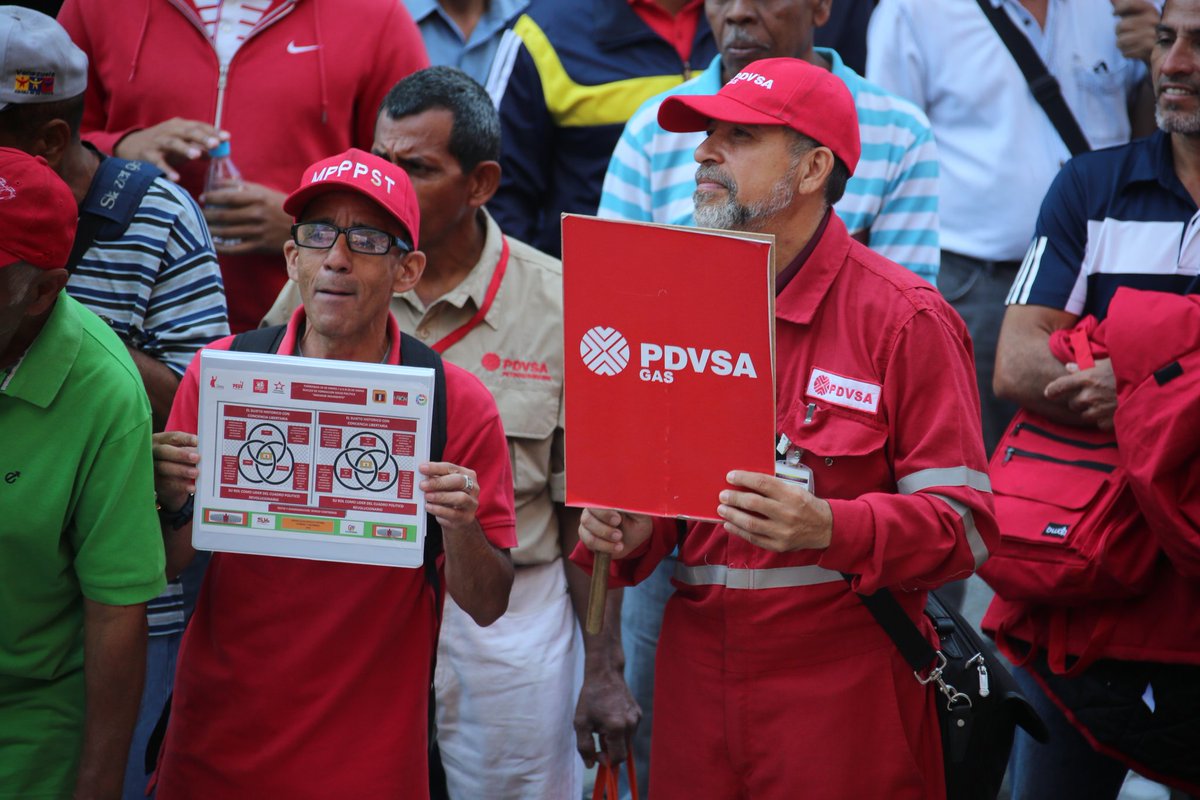 Desganados trabajadores de la quebrada Pdvsa marchan en Caracas en apoyo a Maduro