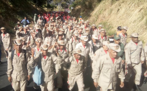 ¡Tiemblen gringos! Milicianos realizan “ejercicio multidimensional” para “defender” al pueblo (Fotos y video)