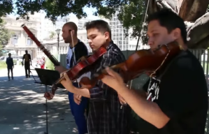 Historias de la diáspora: Músicos venezolanos tocan en las calles de Buenos Aires (video)