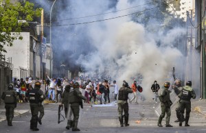 Aumentan a 16 los muertos por disturbios en Venezuela