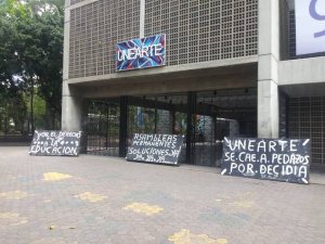 Unearte protesta contra desidía en la institución (FOTO)