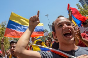 Cientos de venezolanos marcharon en Chile en apoyo a Juan Guaidó #2Feb (Fotos)
