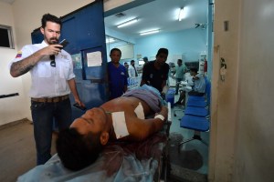 Por falta de insumos, ambulancias desobedecen a Maduro y cruzan a Brasil con cinco heridos (fotos)