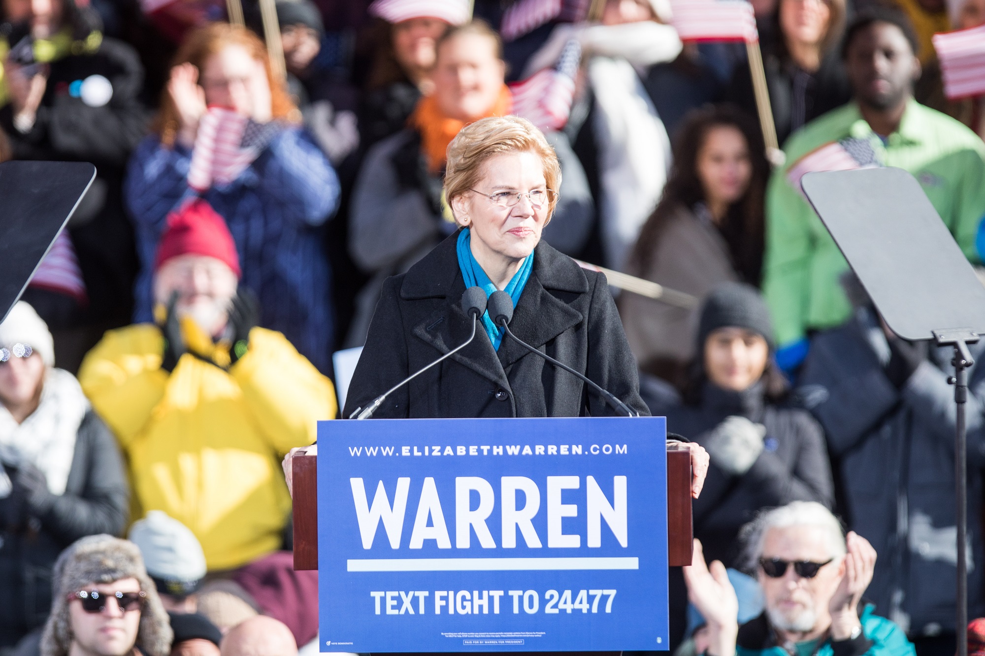 La senadora Warren se lanza a la Casa Blanca pese a polémica por sus orígenes