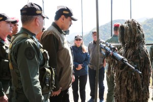 La presión contra Maduro ya quiebra la unidad de los militares venezolanos