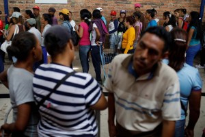 Más de cuatro mil venezolanos cruzan a diario la frontera para almorzar en Cúcuta (FOTOS)