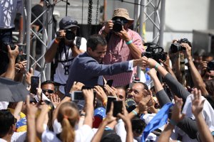 Guaidó espera que un millón de voluntarios trabajen en la entrada de la ayuda humanitaria