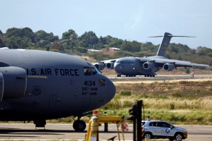 Aviones militares de EEUU llegaron a Cúcuta con la ayuda humanitaria (FOTOS y VIDEO)