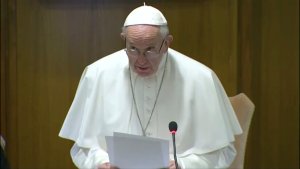 El Papa pide medidas concretas al abrir cumbre contra pederastia