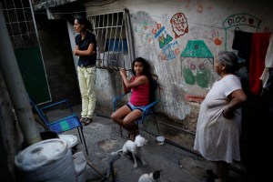 Entre la autodestrucción y las sanciones ¿cuánto más puede caer la economía de Venezuela?
