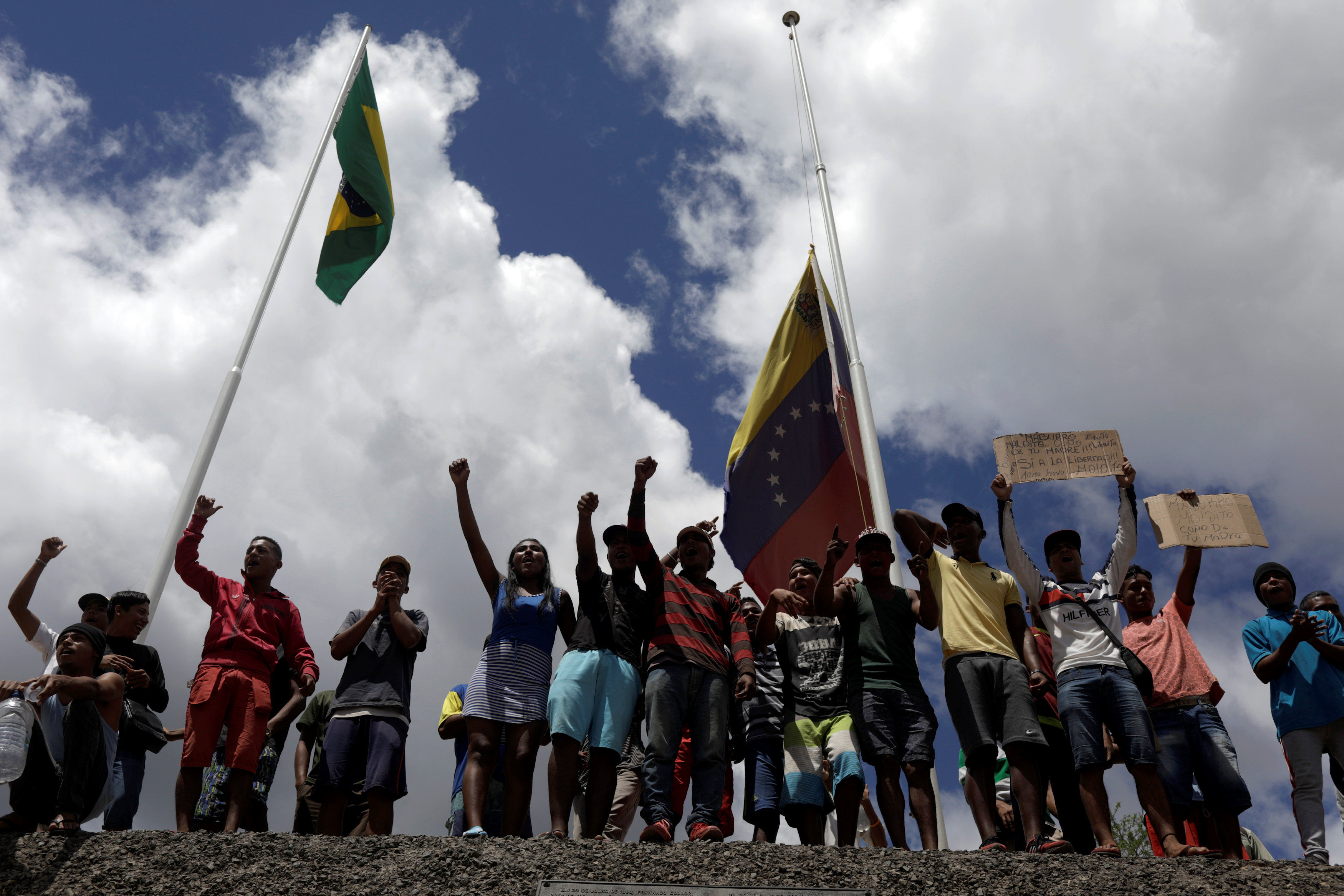 EN FOTOS: Protestas en Pacaraima tras cierre de la frontera con Brasil ordenado por Maduro #22Feb