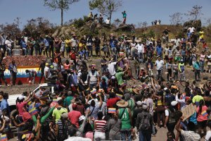 El primer camión con ayuda humanitaria llegó a Venezuela desde Brasil