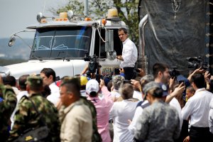 EN VIDEO: Salen camiones con ayuda humanitaria desde centro de acopio de Tienditas hacia Venezuela #23Feb