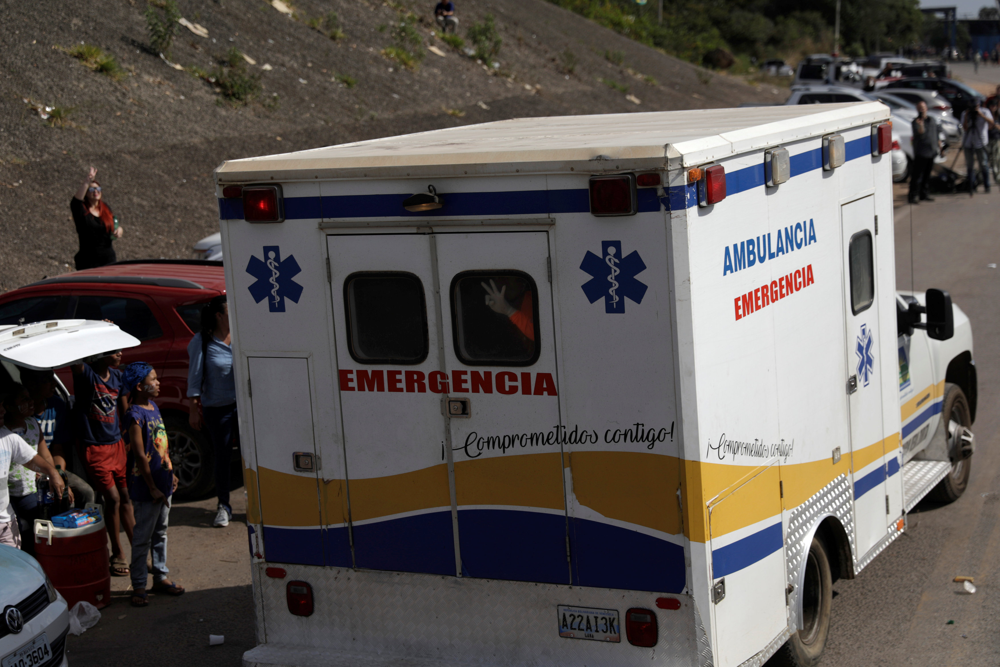 Cinco venezolanos heridos de bala ingresan en ambulancias a Brasil (Fotos)