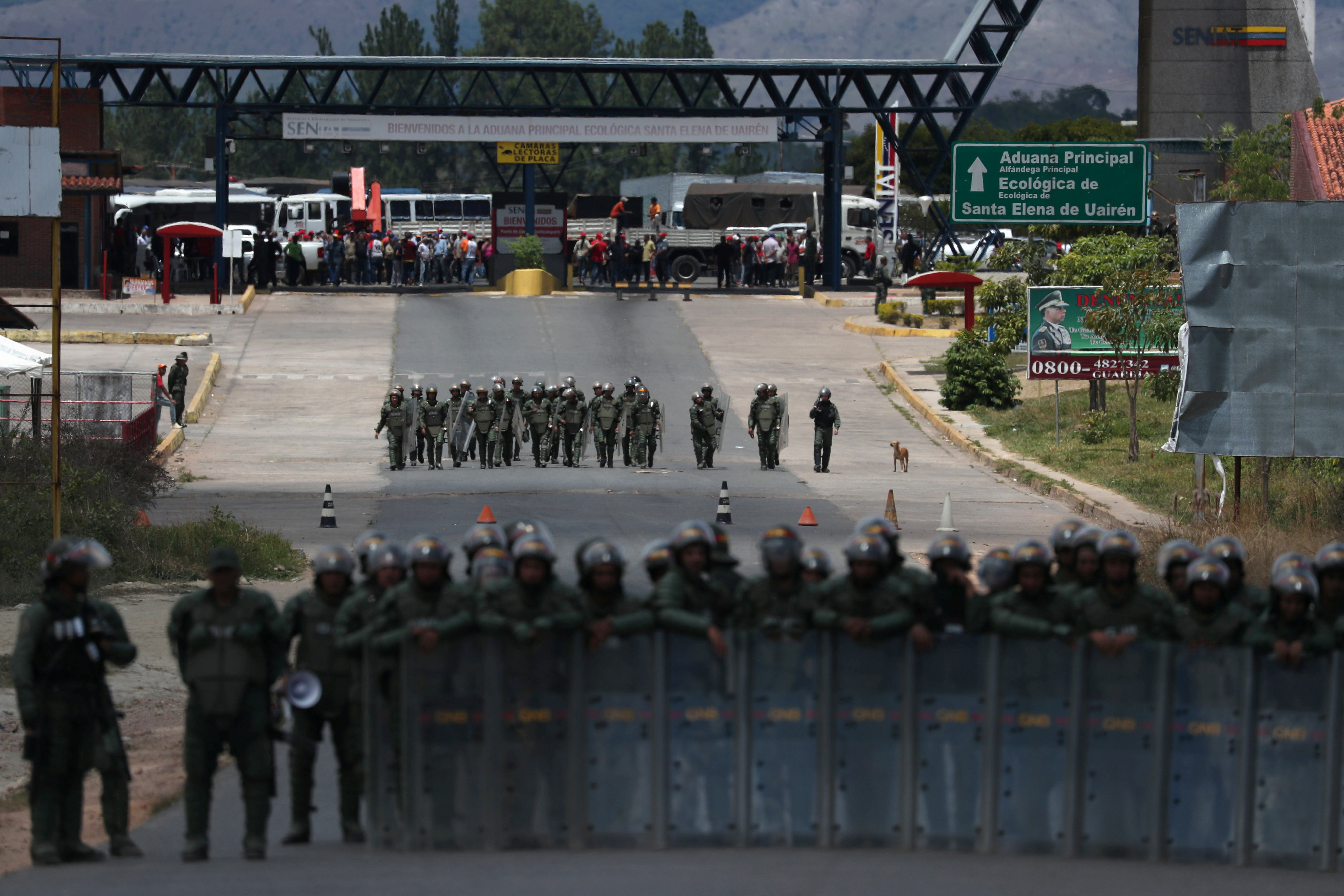 EN VIDEO: Funcionarios del régimen reprimieron a venezolanos en territorio brasileño el #23Feb