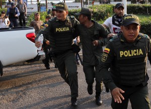 Más de 320 militares venezolanos huyen del régimen de Maduro, según Migración Colombia